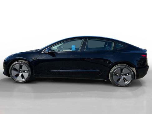 Used 2023 Tesla Model 3 Standard Range image 2