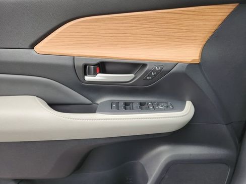 New 2026 Toyota Grand Highlander FWD image 21