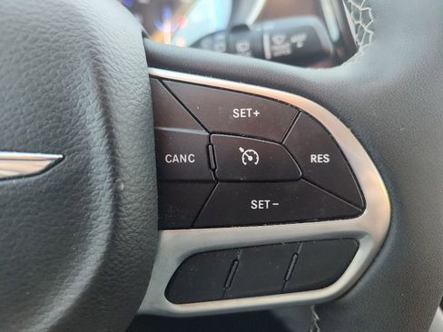 Used 2023 Chrysler Voyager LX image 13