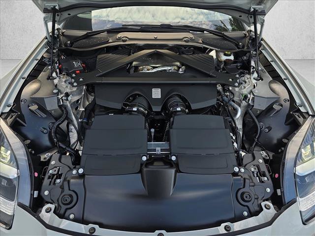 Used 2025 Aston Martin V8 Vantage Coupe RWD image 28