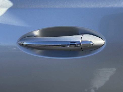 Used 2018 Buick Enclave Essence image 39