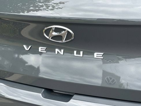 Used 2026 Hyundai Venue SE FWD image 24