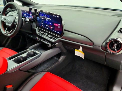 Used 2025 Chevrolet Equinox EV RS image 23