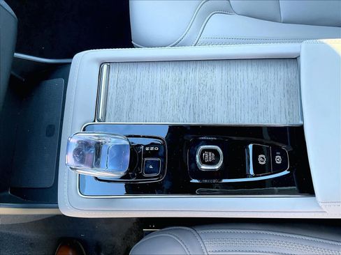 New 2026 Volvo XC90 B5 Core image 10