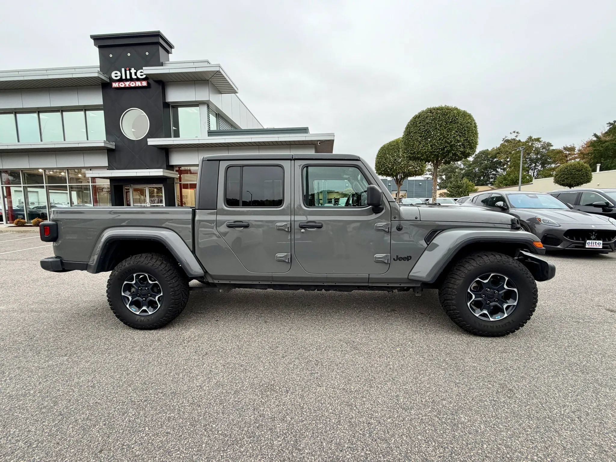 Used 2023 Jeep Gladiator Sport AWD/4WD image 8