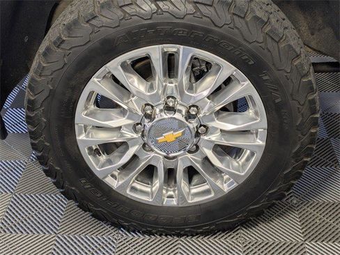 Used 2023 Chevrolet Silverado 2500 High Country w/ Z71 Off-Road Package image 11