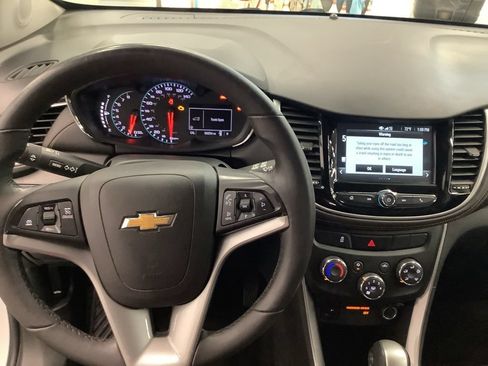 Used 2017 Chevrolet Trax LT w/ LT Convenience Package AWD/4WD image 11