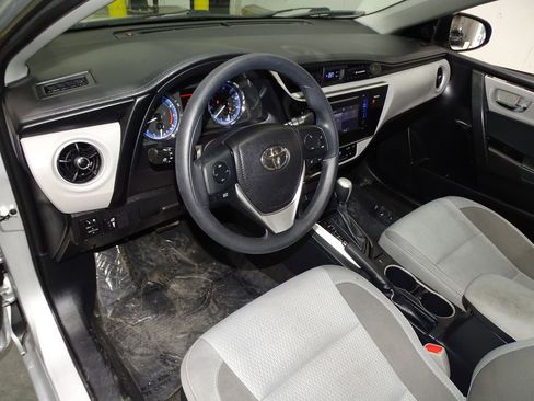 Used 2017 Toyota Corolla LE image 19
