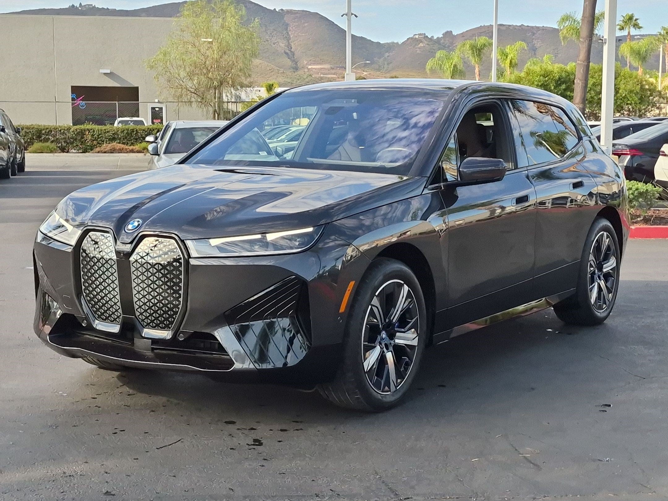 Used 2024 BMW iX xDrive50 w/ Premium Package AWD/4WD image 5
