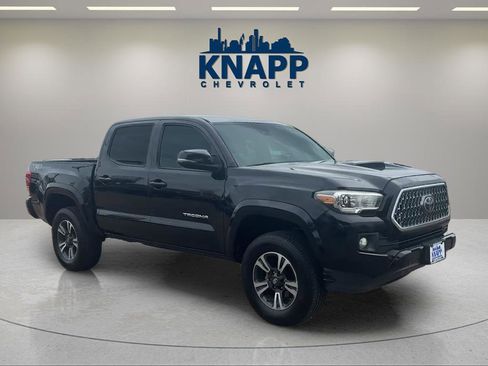 Used 2019 Toyota Tacoma TRD Sport w/ Technology Package image 8