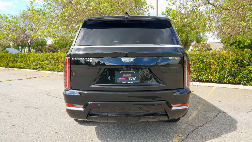 Used 2026 Cadillac Escalade IQL Luxury AWD/4WD image 9