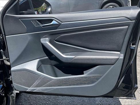 Used 2024 Volkswagen Jetta SE image 27