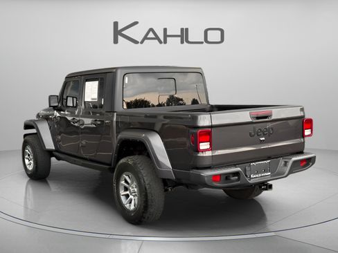 Used 2022 Jeep Gladiator Sport AWD/4WD image 3