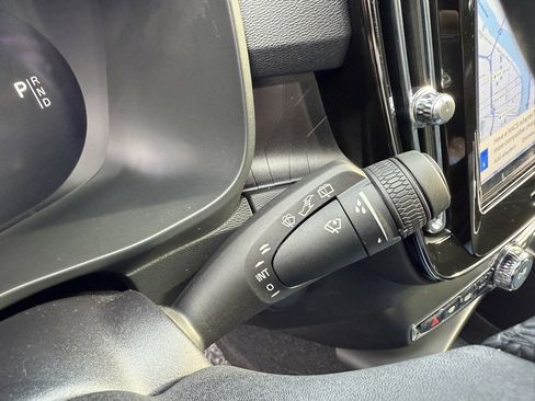 Used 2023 Volvo XC40 Recharge Plus image 28