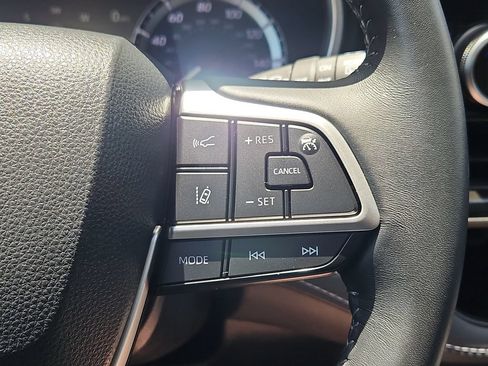 Used 2023 Toyota Highlander XLE AWD/4WD image 27