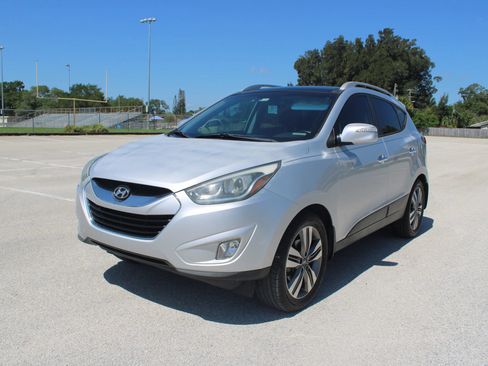 Used 2015 Hyundai Tucson Limited w/ Option Group 03 FWD image 2