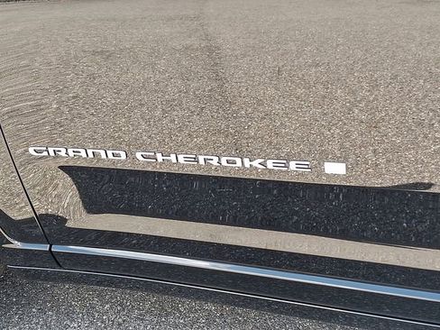 New 2025 Jeep Grand Cherokee L Overland w/ Luxury Tech Group IV AWD/4WD image 18