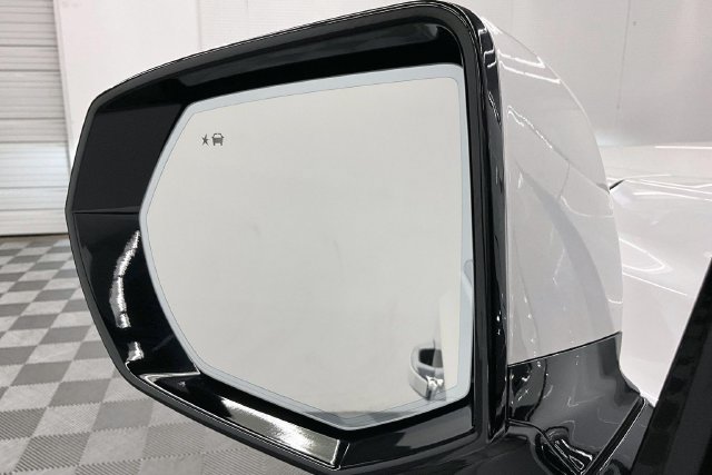Used 2025 GMC Yukon Denali Ultimate AWD/4WD image 42