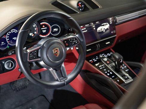 Certified 2023 Porsche Cayenne Platinum Edition AWD/4WD image 16