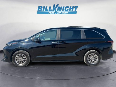 Used 2024 Toyota Sienna XLE image 2