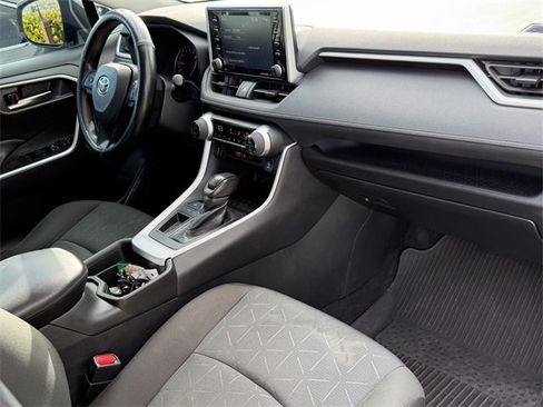 Used 2021 Toyota RAV4 XLE image 14