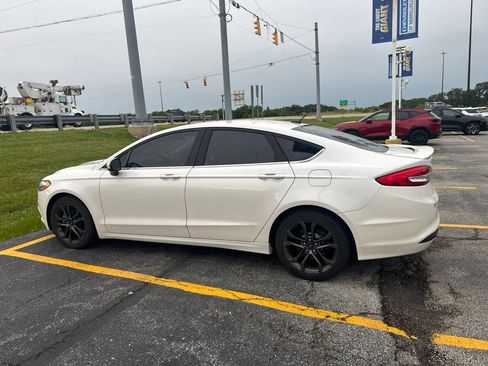 Used 2018 Ford Fusion SE w/ Equipment Group 201A FWD image 6