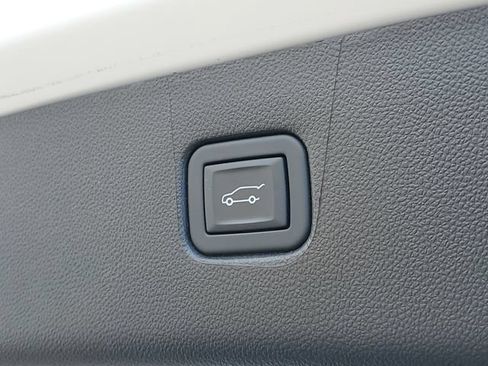 Certified 2025 Chevrolet Blazer LT w/ Convenience Package AWD/4WD image 9