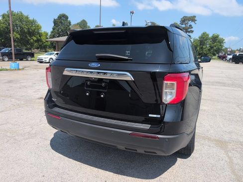Used 2020 Ford Explorer XLT AWD/4WD image 16