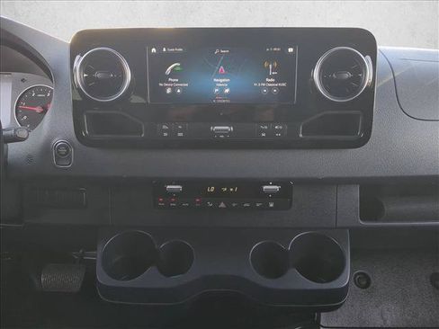 Used 2024 Mercedes-Benz Sprinter 2500 image 15