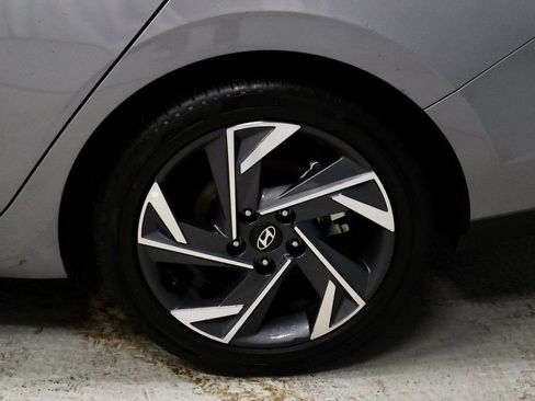 Certified 2025 Hyundai Elantra SEL image 20