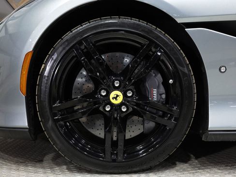 Used 2019 Ferrari Portofino image 8