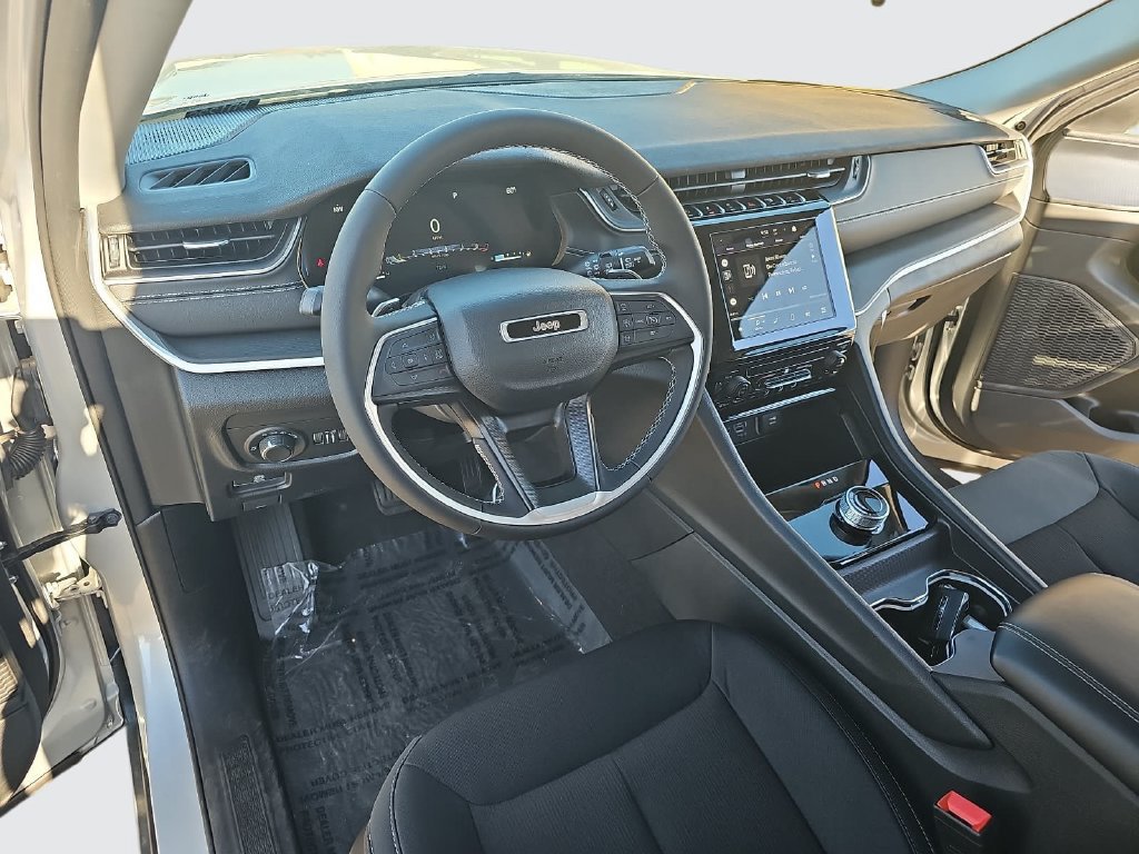 Used 2023 Jeep Grand Cherokee Laredo X AWD/4WD image 15