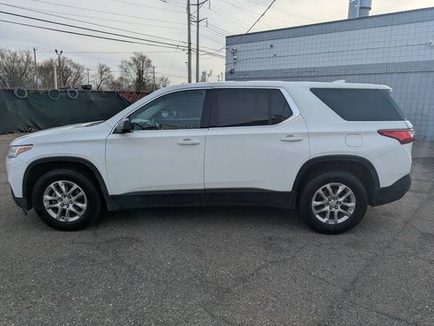 Used 2021 Chevrolet Traverse LS AWD/4WD image 4