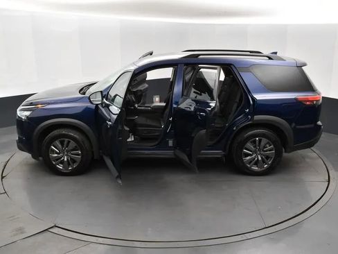 Used 2024 Nissan Pathfinder SV FWD image 7