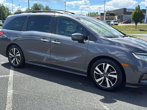 Used 2022 Honda Odyssey Touring image 2