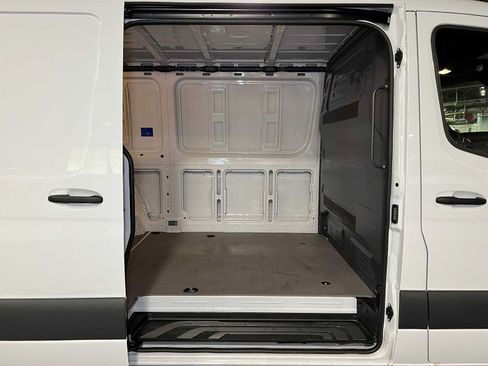 Used 2025 Mercedes-Benz Sprinter 2500 image 11