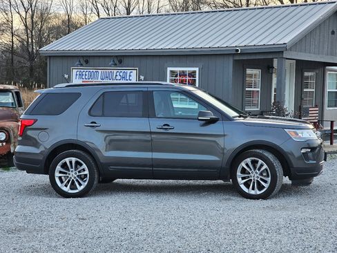 Used 2018 Ford Explorer XLT w/ Equipment Group 202A image 11