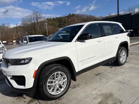 New 2025 Jeep Grand Cherokee Laredo X w/ Luxury Tech Group I image 9