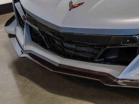 Used 2025 Chevrolet Corvette Z06 RWD image 25