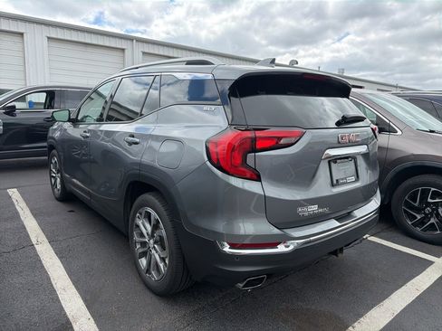 Used 2019 GMC Terrain SLT w/ Preferred Package FWD image 2
