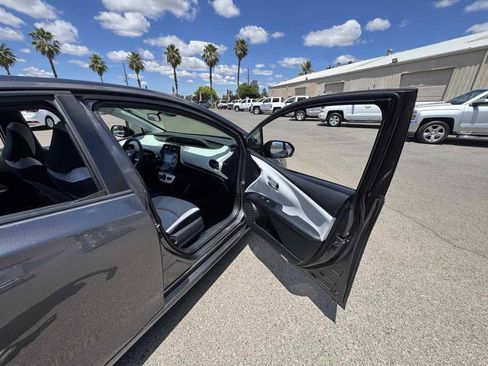 Used 2017 Toyota Prius Two FWD image 13