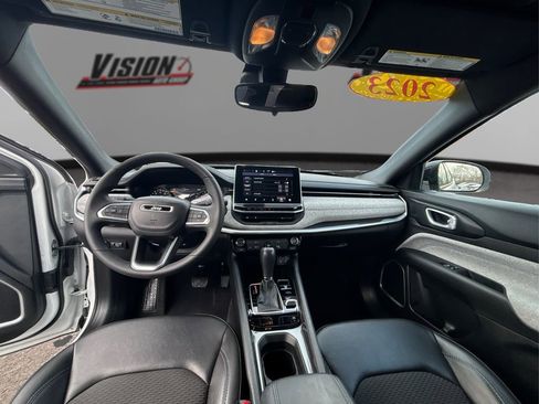 Used 2023 Jeep Compass Latitude image 26