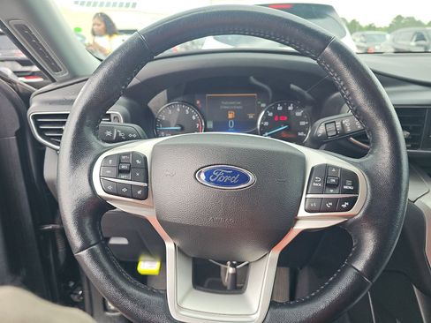 Used 2022 Ford Explorer XLT w/ Equipment Group 202A AWD/4WD image 10