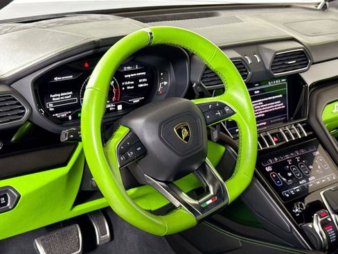 Used 2022 Lamborghini Urus AWD/4WD image 16