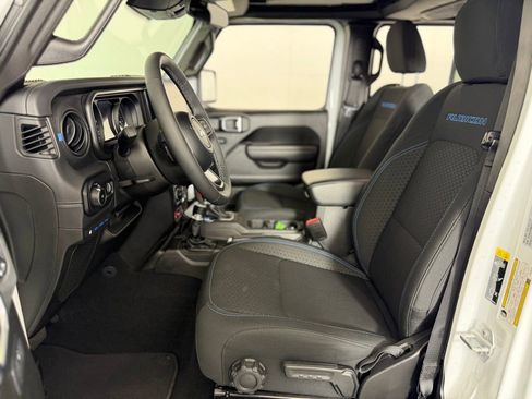Used 2025 Jeep Wrangler Unlimited Rubicon 4xe w/ Convenience Group AWD/4WD image 28
