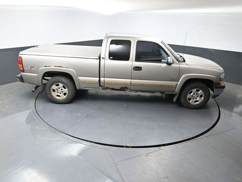 Used 2001 Chevrolet Silverado 1500 LS w/ Firm Ride Suspension Pkg AWD/4WD image 12