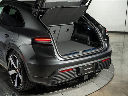 Used 2025 Porsche Macan Electric image 33