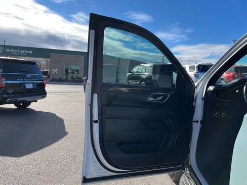 Used 2023 GMC Yukon XL SLE w/ Max Trailering Package AWD/4WD image 22