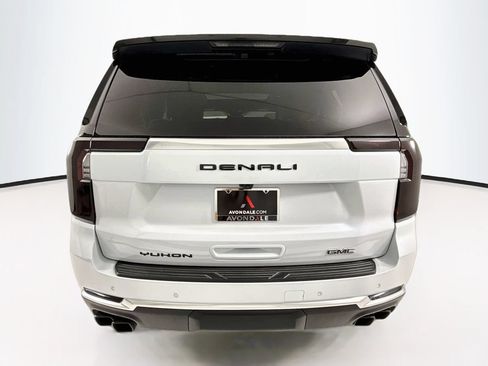 Used 2026 GMC Yukon Denali w/ Sun & Power Step Package AWD/4WD image 10