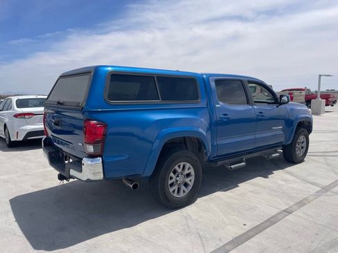 Used 2018 Toyota Tacoma SR5 RWD image 2